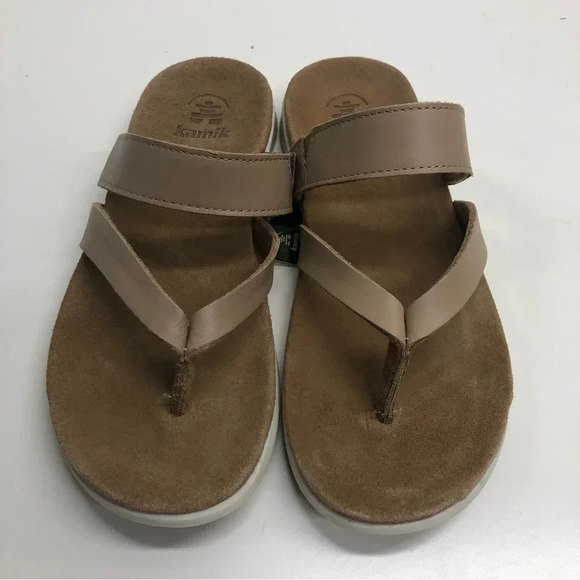 NWT Kamik Womens Cara Flip Taupe Leather Slip-On Flat Thong Sandals Shoes Size 7 - Picture 3 of 9